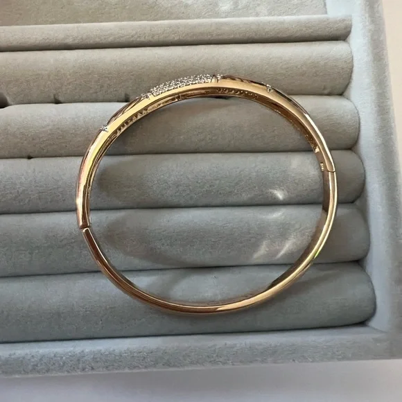 Pretty bangle gold tone with crystal - Picture 3 of 3